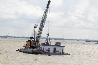 (Ảnh minh họa: Khai thác cát phục vụ xây dựng tại sông Hậu thuộc tỉnh Vĩnh Long)