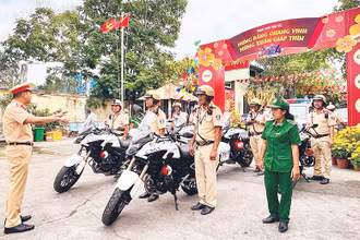 Công an huyện Bình Chánh (Thành phố Hồ Chí Minh) ra quân bảo đảm an ninh, trật tự trong dịp Tết Nguyên đán Giáp Thìn 2024.