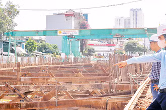 Hầm chui tại nút Vành đai 2,5-đường Giải Phóng đang được tập trung thi công để bảo đảm tiến độ.