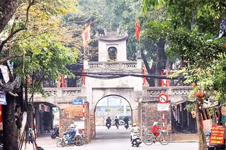 Vẻ đẹp trầm mặc của Ô Quan Chưởng luôn thu hút khách du lịch.