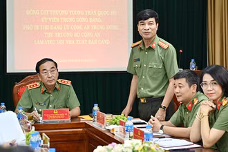 Thượng tướng Trần Quốc Tỏ, Ủy viên Trung ương Đảng, Thứ trưởng Bộ Công an, Phó Bí thư Đảng ủy Công an Trung ương kiểm tra các mặt công tác Nhà xuất bản Công an nhân dân năm 2023.