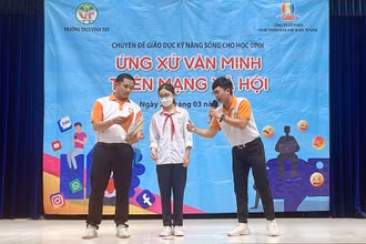 Trường THCS Vĩnh Tuy (Hà Nội) tổ chức chuyên đề giáo dục kỹ năng sống cho học sinh "Ứng xử văn minh trên mạng xã hội".