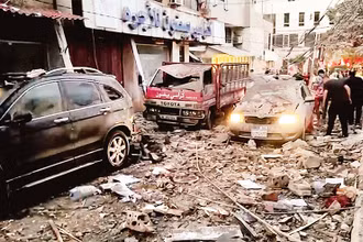 Hiện trường vụ không kích ở ngoại ô thủ đô Beirut của Liban. (Ảnh REUTERS)