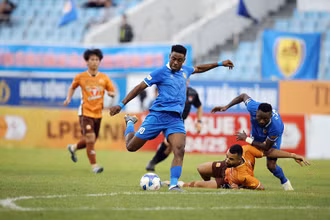 Hoàng Anh Gia Lai khởi đầu thuận lợi với trận thắng đậm Quảng Nam 4-0.