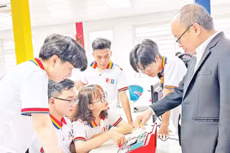 Trường đại học Công nghệ-thông tin và Truyền thông Việt Hàn, Đại học Đà Nẵng đẩy mạnh tuyển sinh, đào tạo ngành vi mạch, bán dẫn, công nghệ cao.