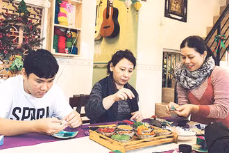 Người Huế gìn giữ nét đẹp ẩm thực xưa. (Ảnh QUANG THÀNH)