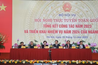 Phó Thủ tướng Trần Lưu Quang và Bộ trưởng Nội vụ Phạm Thị Thanh Trà dự hội nghị.