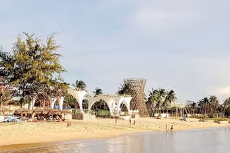 Khu nghỉ dưỡng Sunset Sanato, dự án của Công ty Cổ phần 99 Núi đang nợ thuế, lãnh đạo công ty bị tạm hoãn xuất cảnh. 