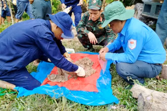 Đội K92 tiến hành cất bốc và quy tập hài cốt liệt sĩ.