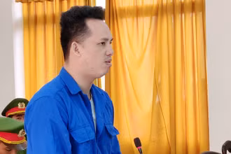 Bị cáo Nguyễn Minh Tuấn tại phiên tòa sáng 22/5.