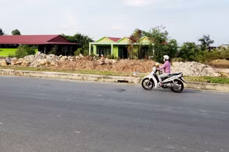 Ông Lý Thanh Giàu bao chiếm phần đất 2.895,9m2 sau đó xây dựng không phép 4 căn nhà (gồm 3 căn nhà kiên cố và 1 nhà xưởng). 