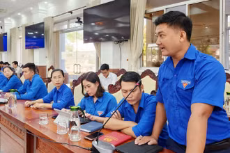 Đại diện thanh niên phát biểu tại buổi đối thoại. 