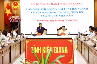 Thứ trưởng Lao động-Thương binh và Xã hội Nguyễn Thị Hà phát biểu tại buổi làm việc.