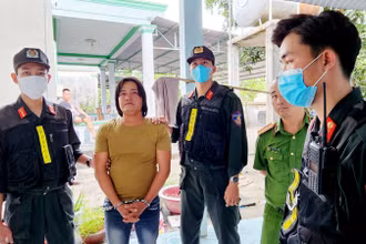 Công an bắt và khám xét nơi ở của Văn Thế Sự.