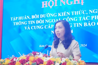 Thứ trưởng Ngoại giao Lê Thị Thu Hằng phát biểu tại hội nghị.