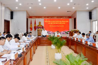 Đồng chí Lại Xuân Môn phát biểu tại buổi làm việc. 