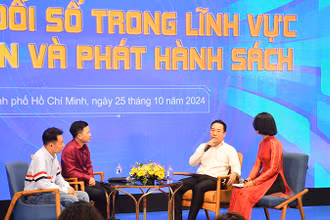 Các đại biểu chia sẻ với độc giả về "Chuyển đổi số trong lĩnh vực xuất bản và phát hành sách".