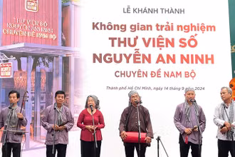 Diễn xướng dân gian Hát Sắc Bùa Phú Lễ tại lễ khánh thành không gian trải nghiệm Thư viện số Nguyễn An Ninh - chuyên đề Nam Bộ.
