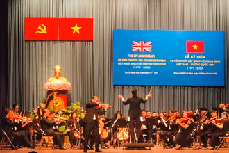 Chương trình nghệ thuật chào mừng 50 năm quan hệ ngoại giao Việt Nam- Vương quốc Anh.