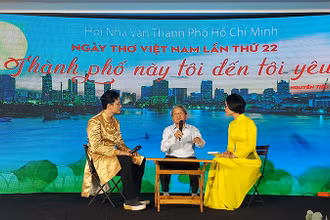 Giao lưu với nhà thơ Hoài Vũ trong chương trình thơ nhạc "Thành phố này tôi đến tôi yêu".