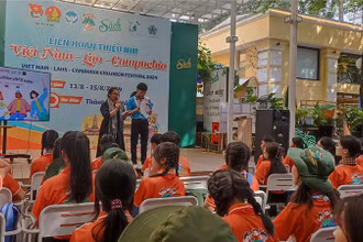 Các em thiếu nhi 3 nước có nhiều hoạt động bổ ích tại Đường sách Thành phố Hồ Chí Minh.
