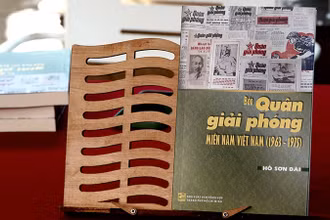 Bìa cuốn sách Báo Quân giải phóng miền nam Việt Nam (1963-1975).