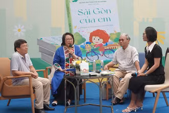 Giao lưu với các tác giả viết cho thiếu nhi tại chương trình.