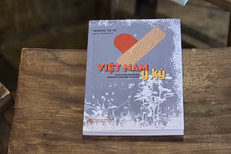 Bìa cuốn sách Việt Nam y ký.
