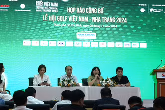 Đại diện ban tổ chức trả lời câu hỏi của phóng viên tại buổi họp báo.