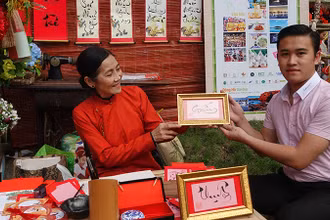 Không gian thư pháp tại Sắc quê Quảng Ngãi.