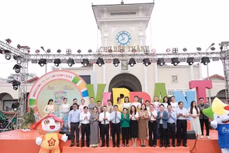 Lễ phát động Tuần lễ Du lịch Thành phố Hồ Chí Minh lần 4 được diễn ra tại khu vực trước cổng Chợ Bến Thành.