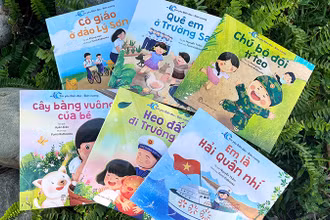 Bộ sách “Em yêu biển đảo-biên cương”.