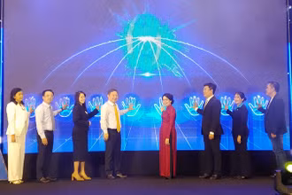 Các đại biểu thực hiện nghi thức khai mạc ngày hội.