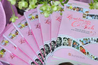 Cuốn Lời nói làm nên cổ tích, quyển 2 gồm 42 câu chuyện tử tế.