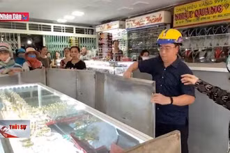 Khởi tố nguyên cán bộ trại giam Bình Điền với hai tội danh