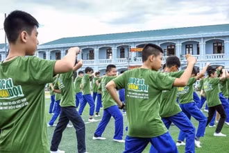Học sinh tham gia tại trại hè Học kỳ quân đội. (Ảnh Học viện Thanh thiếu niên Việt Nam)