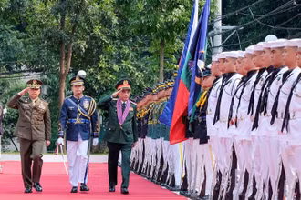 Đại tướng Phan Văn Giang trong lễ đón chính thức tại trụ sở Bộ Quốc phòng Philippines. (Ảnh: Báo Quân đội nhân dân)