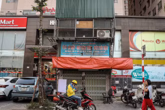 Công trình nhà ở “siêu mỏng, siêu méo” tại ngõ 102 đường Trường Chinh (phường Phương Mai, quận Đống Đa, Hà Nội) gây mất mỹ quan đô thị. (Ảnh SƠN TÙNG)
