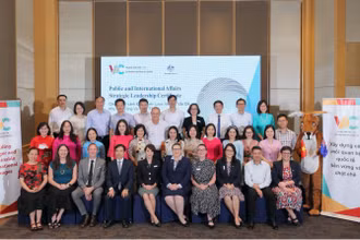 Lễ tốt nghiệp khóa học ngắn hạn “Chứng chỉ lãnh đạo chiến lược về các vấn đề khu vực công và quốc tế”.