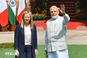 Thủ tướng Ấn Độ Narendra Modi (phải) trong cuộc gặp Thủ tướng Italia Giorgia Meloni tại New Delhi ngày 2/3/2023. (Ảnh: AFP/TTXVN)