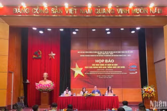 Quang cảnh buổi họp báo. 