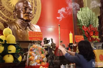 Phó Chủ tịch nước Võ Thị Ánh Xuân dâng hương tưởng nhớ Bác Tôn.