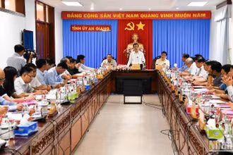 Quang cảnh cuộc họp.