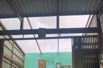 Ảnh minh hoạ: Một căn nhà bị tốc mái do ảnh hưởng giông lốc.