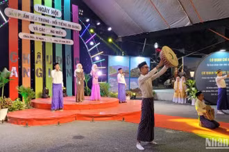 Quang cảnh khai mạc ngày hội sản phẩm đặc trưng, nổi tiếng