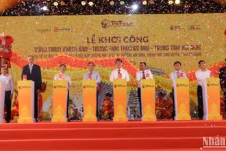 Quang cảnh lễ khởi công.
