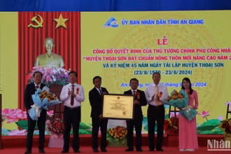 Lễ đón nhận Quyết định của Thủ tướng Chính phủ công nhận huyện Thoại Sơn đạt chuẩn nông thôn mới nâng cao 