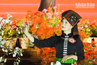 [Ảnh] Sôi động Lễ hội hoa ban thành phố Sơn La