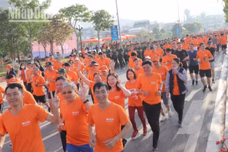 Hơn 1.000 người đã tham gia hưởng ứng cuộc vận động “Toàn dân rèn luyện thân thể theo gương Bác Hồ vĩ đại”.