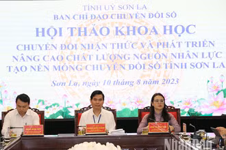 Hội thảo khoa học “Chuyển đổi nhận thức và phát triển nâng cao chất lượng nguồn nhân lực tạo nền móng chuyển đổi số tại tỉnh Sơn La”.